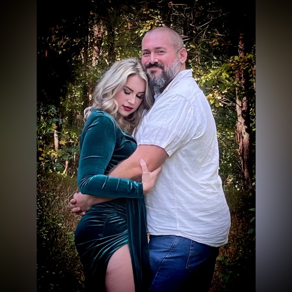 Meet your Poshers, Haley and the Squatch - Picture 2 of 3